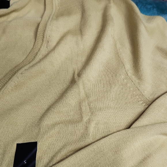 NWT Banana Republic V-Neck Sweater. Small - Picture 4 of 5